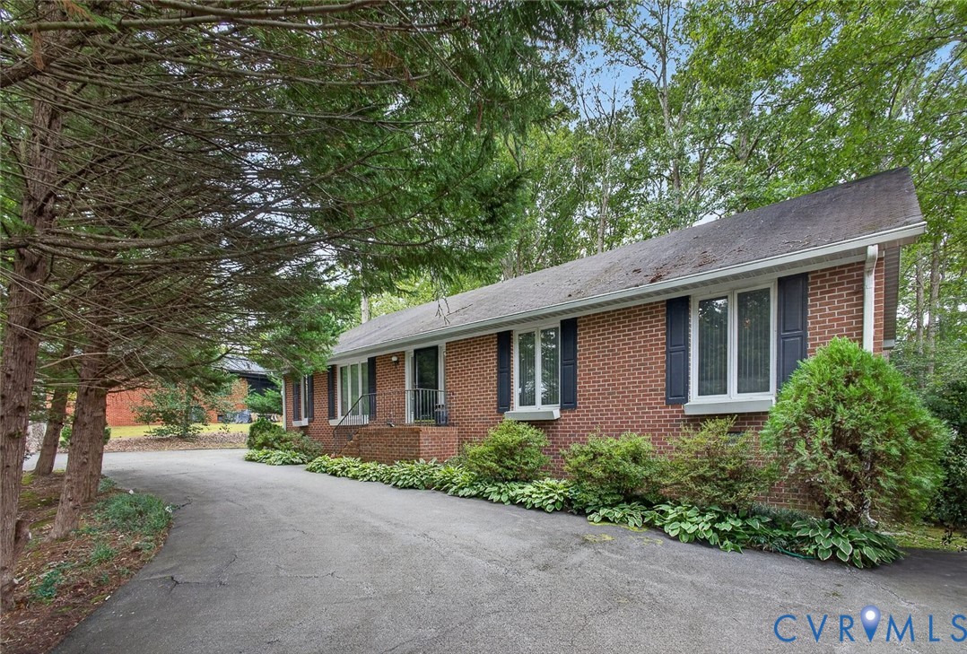 8281 Burnside Dr