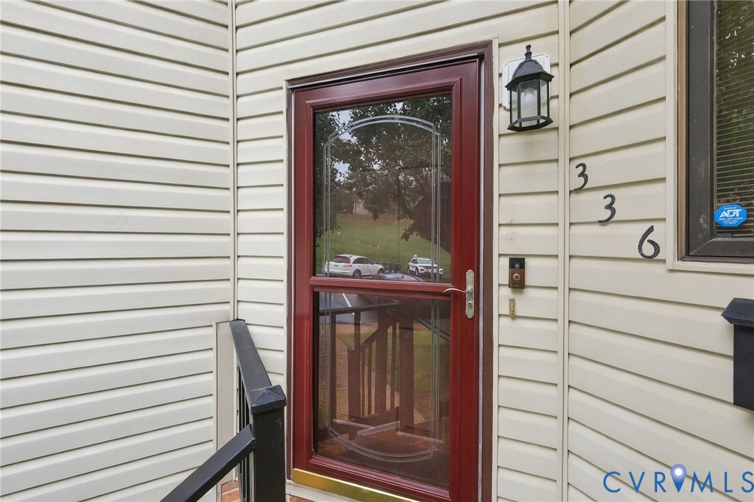 336 Southern Ct Property Photo 2
