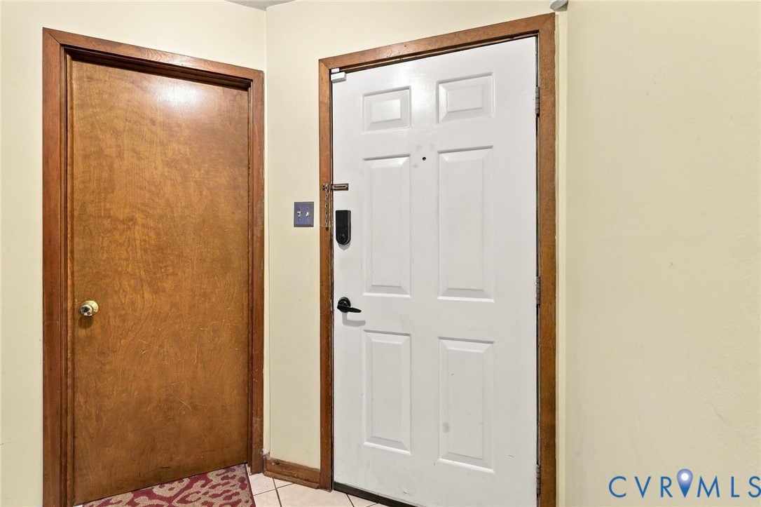 336 Southern Ct Property Photo 3