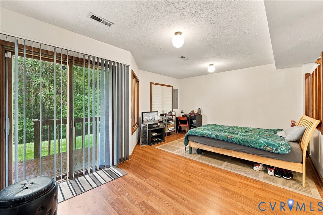 336 Southern Ct Property Photo 5
