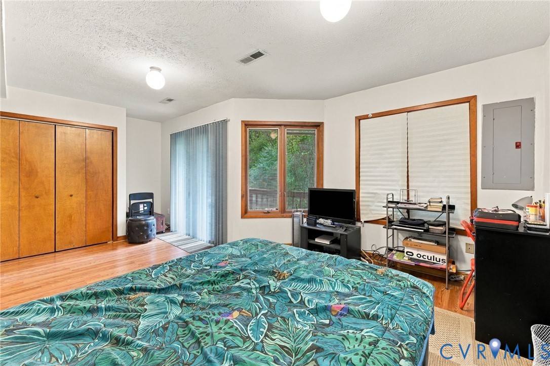 336 Southern Ct Property Photo 8