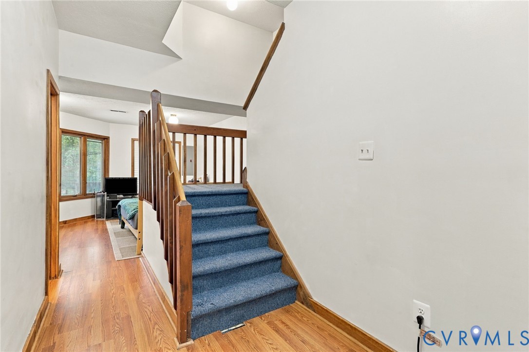 336 Southern Ct Property Photo 9
