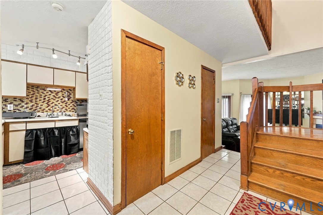 336 Southern Ct Property Photo 12