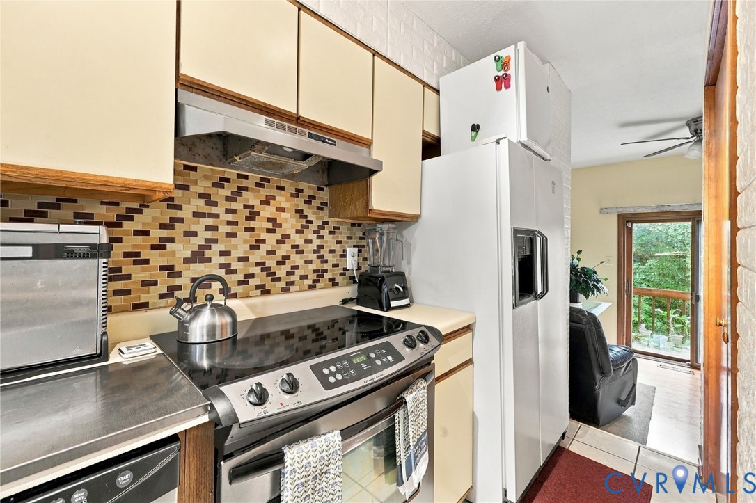 336 Southern Ct Property Photo 17