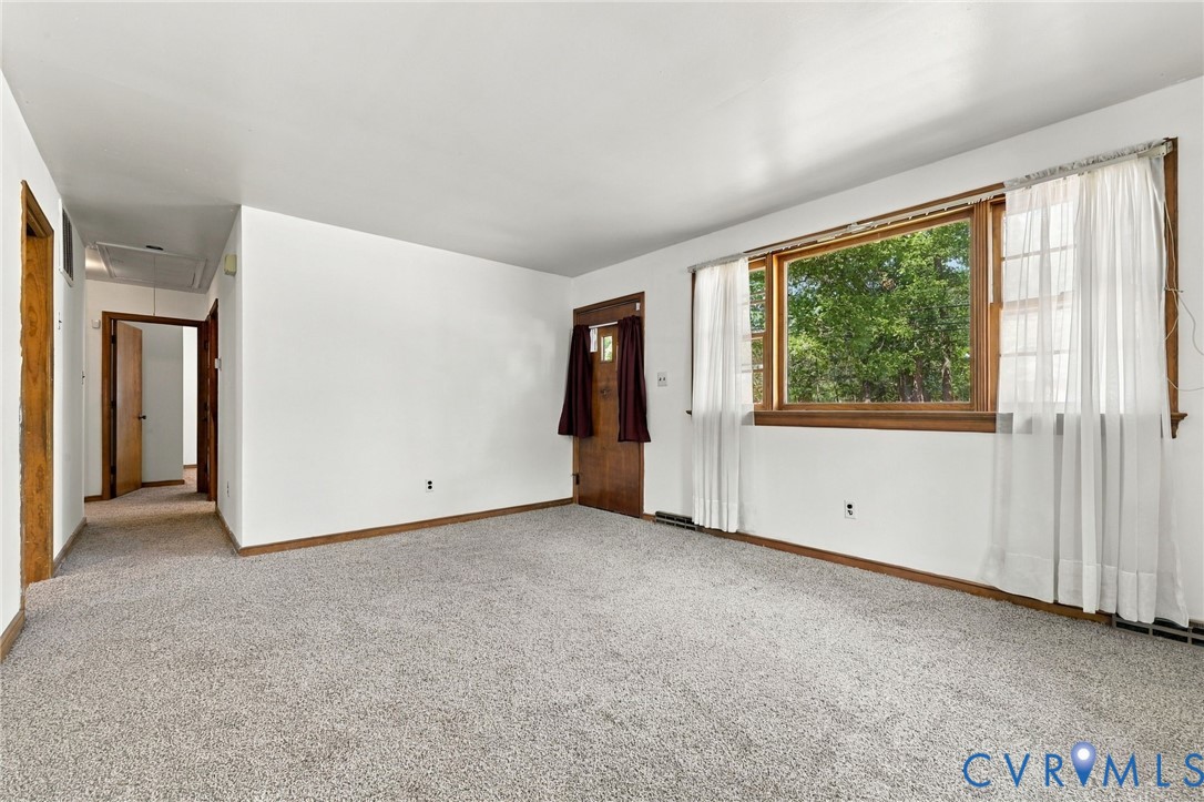 3027 Kingsdale Rd Property Photo 6