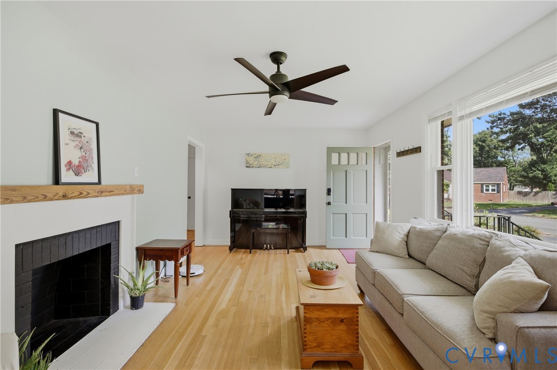 8713 Rolando Dr Property Photo 4