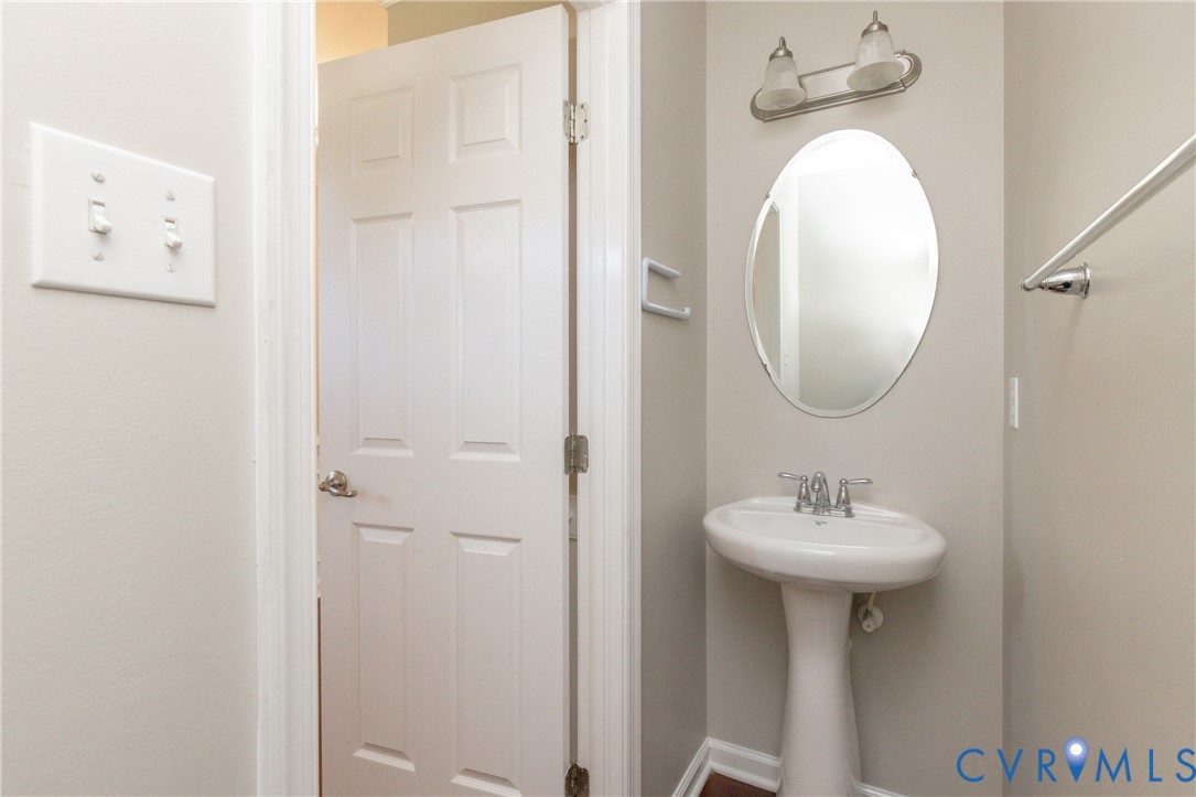 1913 Glenwilton Dr Property Photo 4