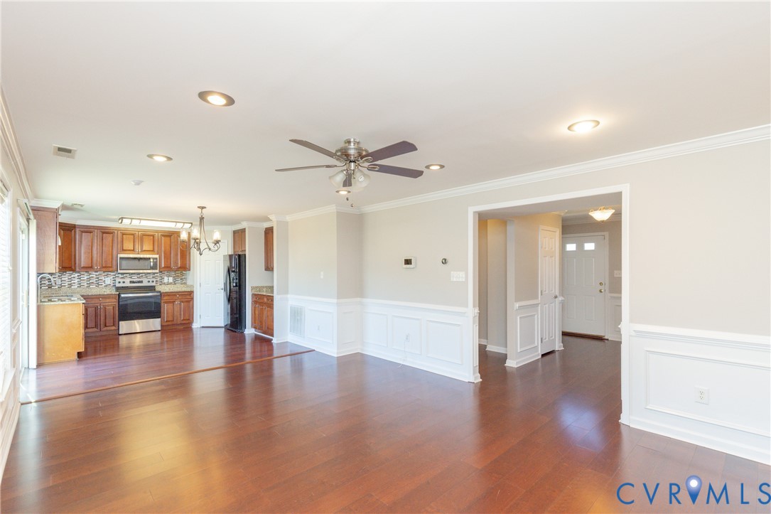 1913 Glenwilton Dr Property Photo 9