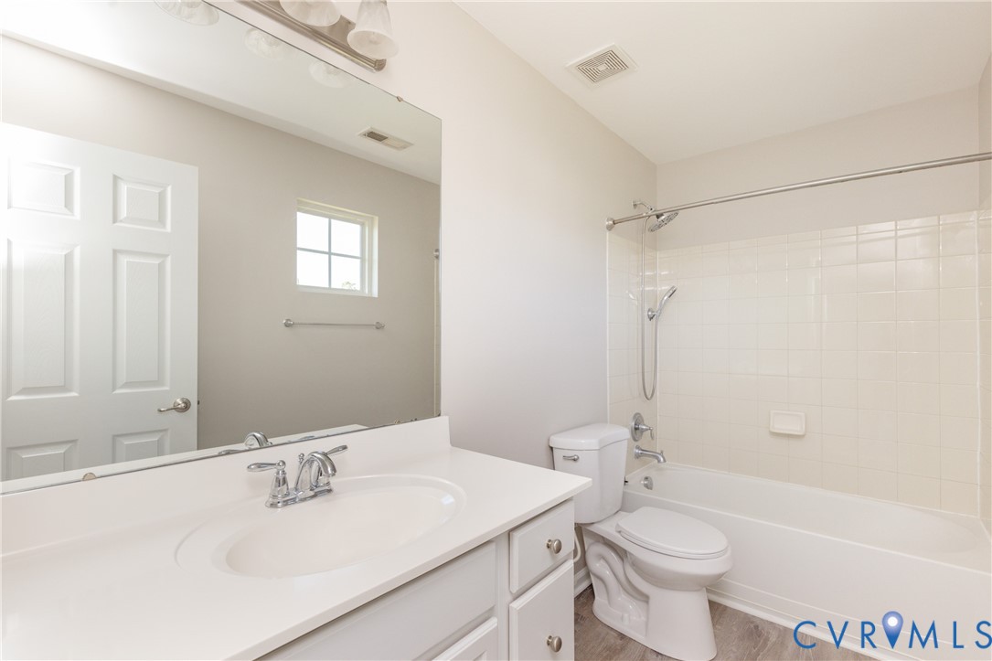 1913 Glenwilton Dr Property Photo 29