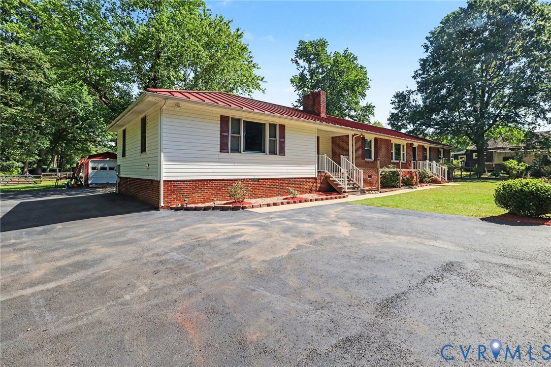 1100 Dotson Rd Property Photo 2