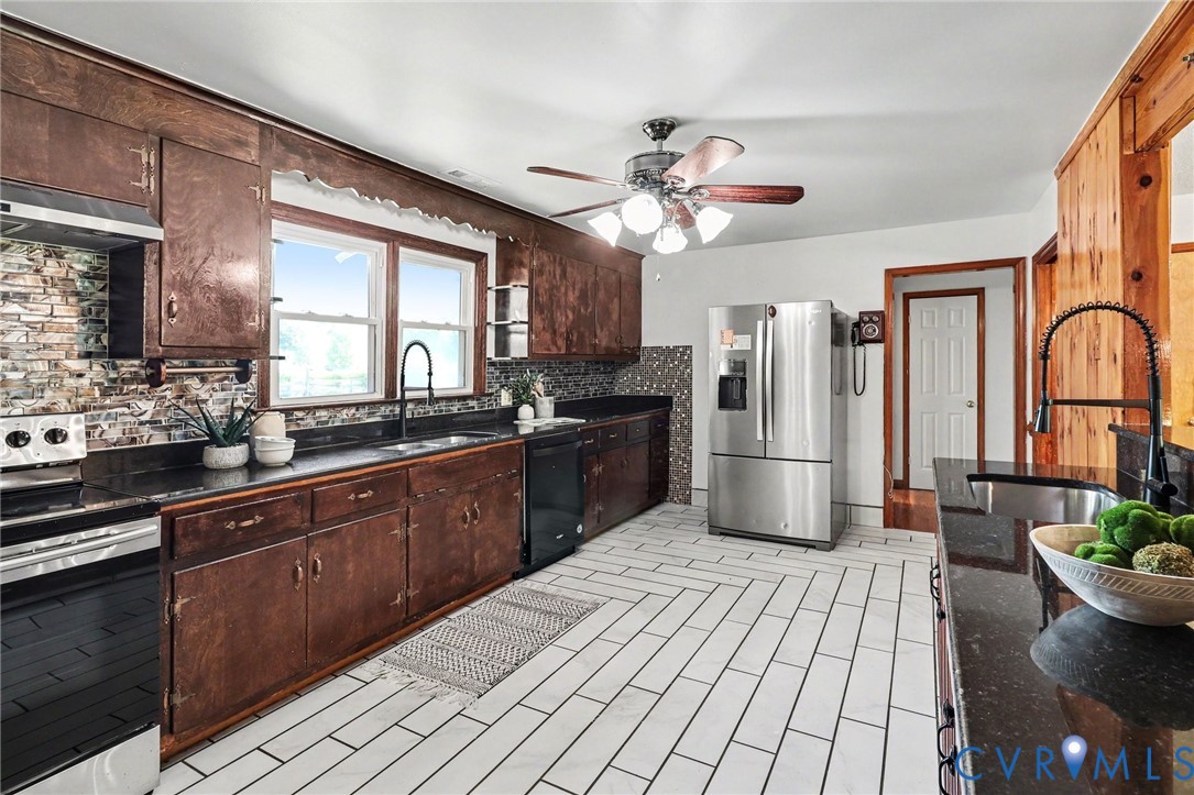 1100 Dotson Rd Property Photo 15