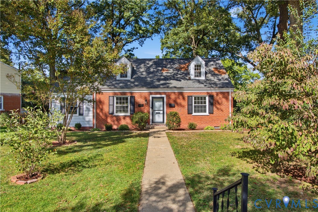 910 Greenway Ln