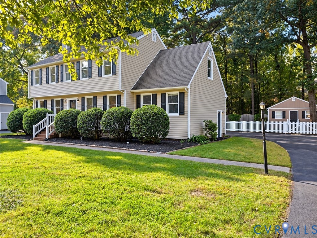 10167 Drawbridge Ct Property Photo 4