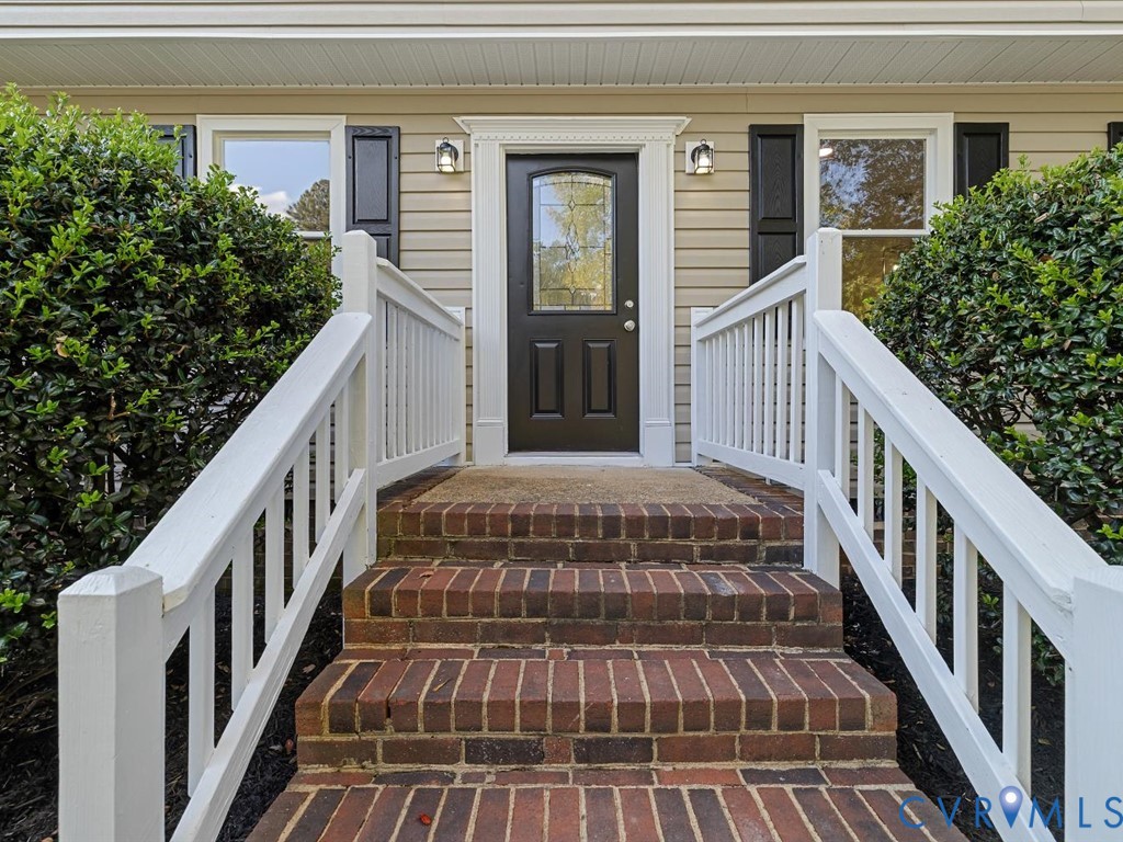10167 Drawbridge Ct Property Photo 5