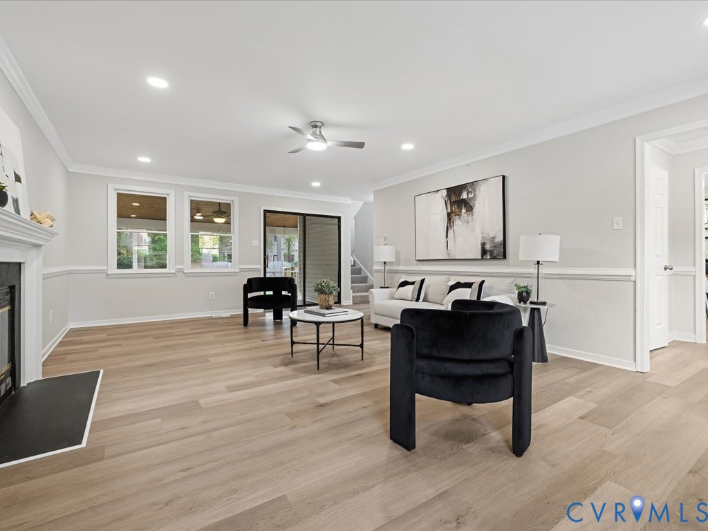 10167 Drawbridge Ct Property Photo 8
