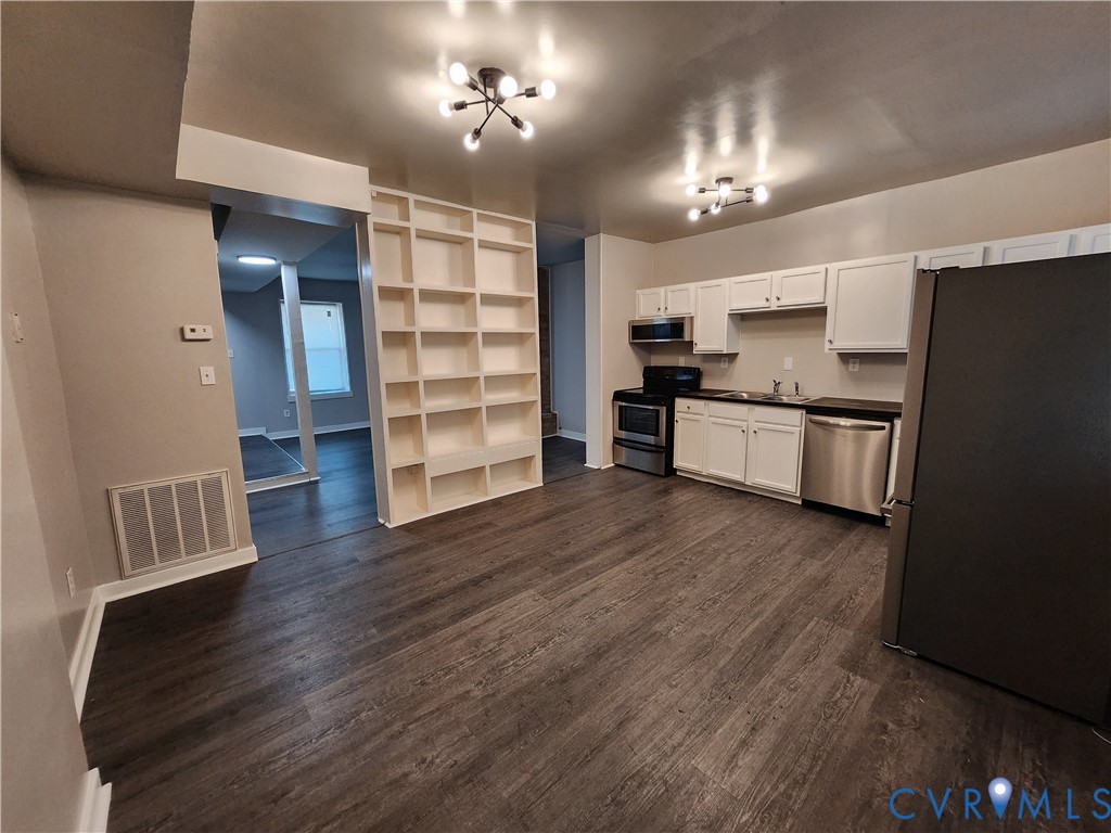 2125 Bainbridge St Property Photo 6