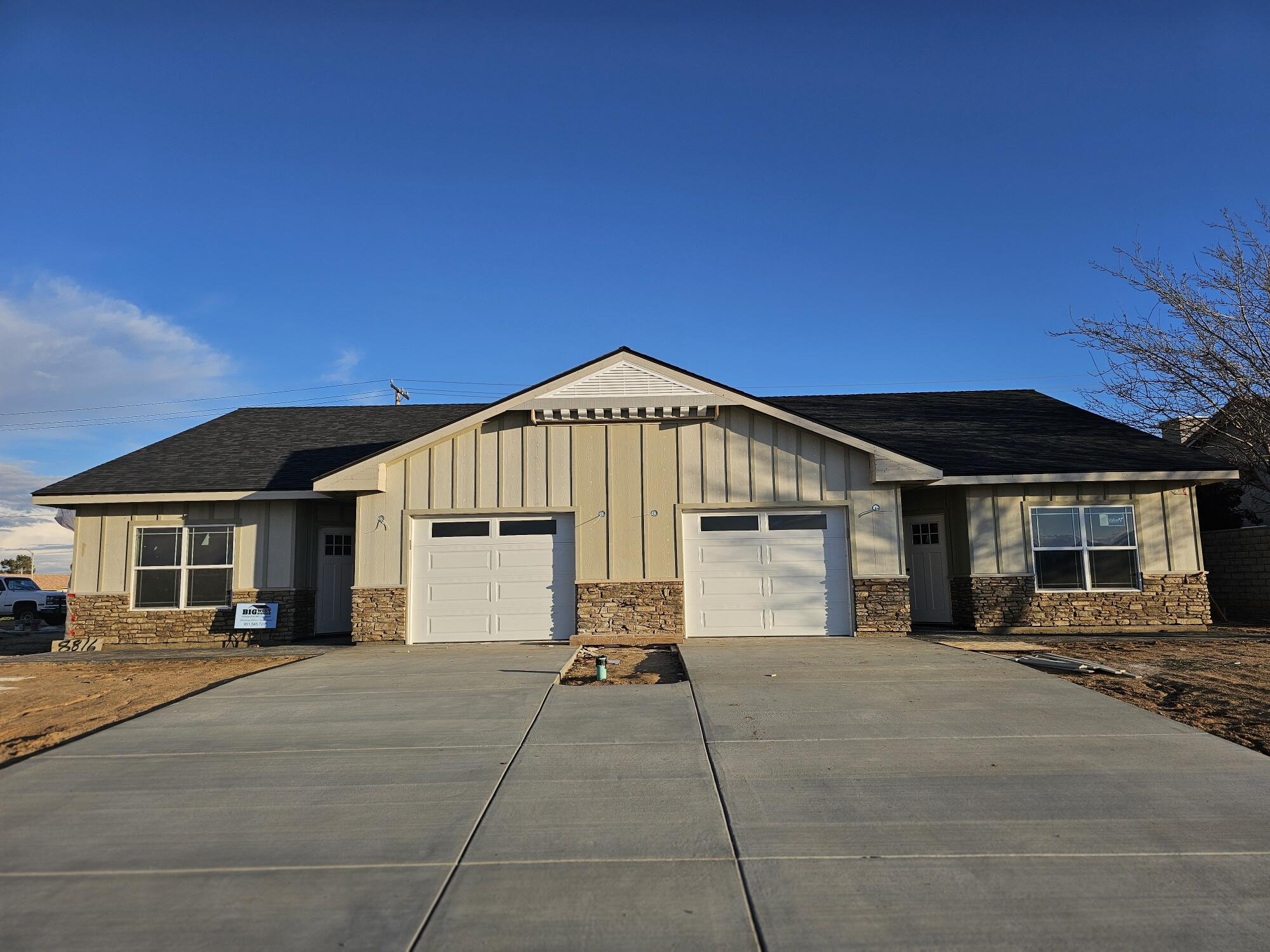 Redwood Boulevard Property Photo 1