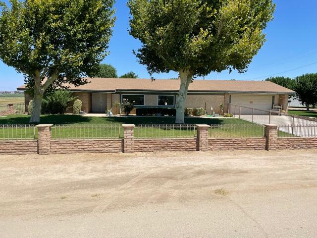 7263 E Avenue F8 Property Photo 1