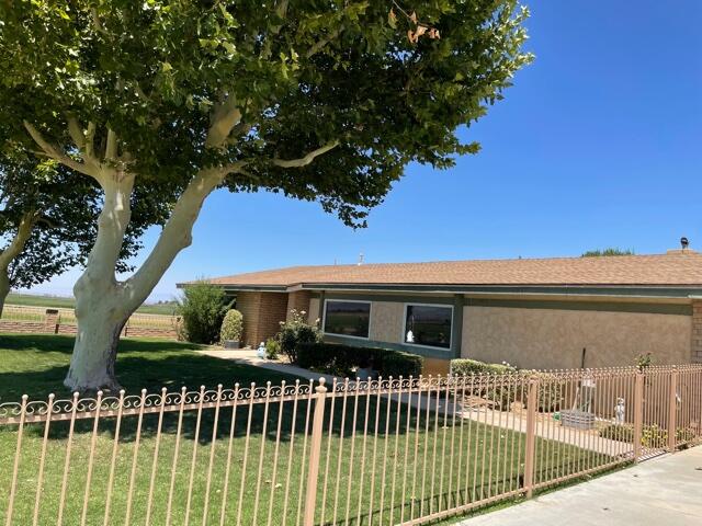 7263 E Avenue F8 Property Photo 2