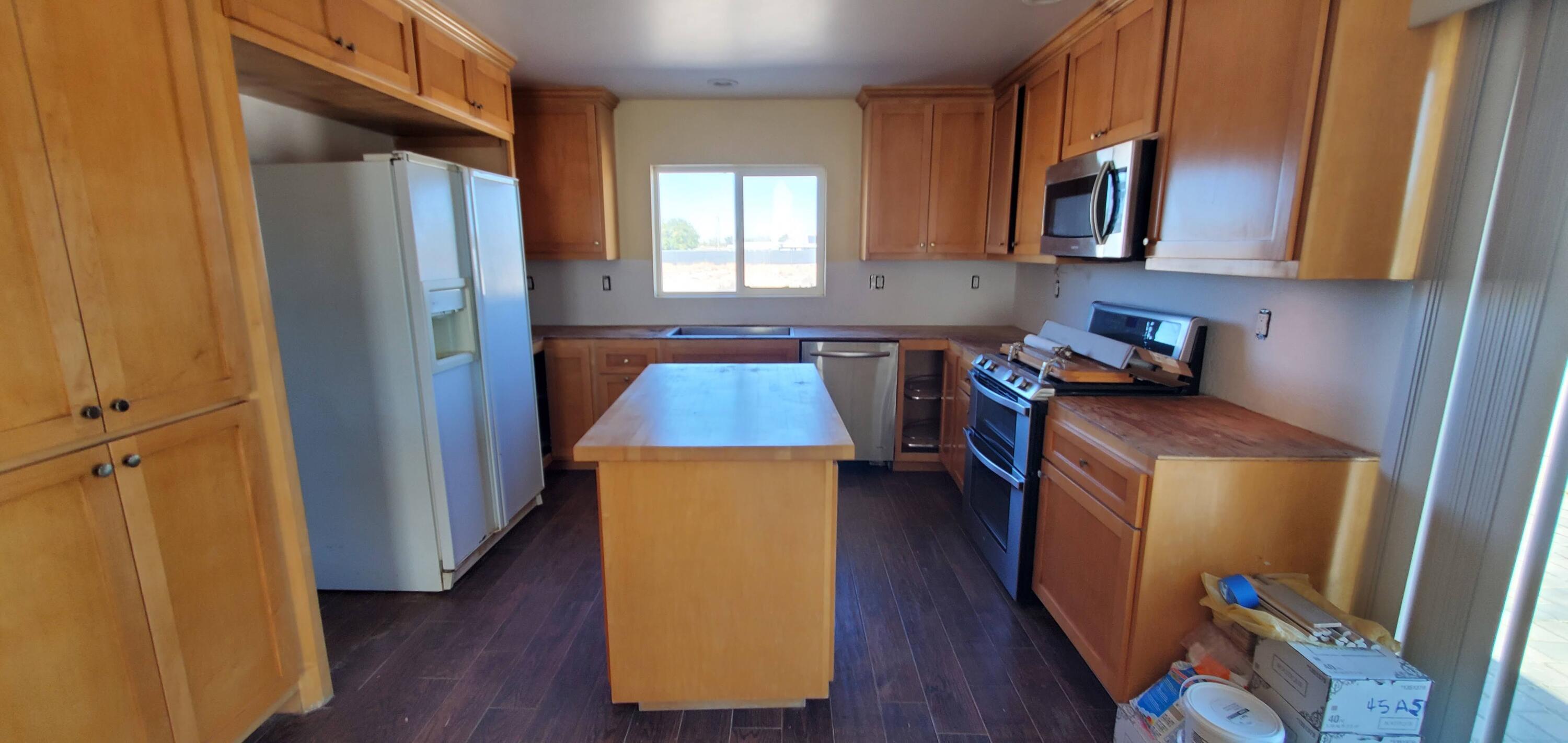 10645 E Ave R 12 Property Photo 4