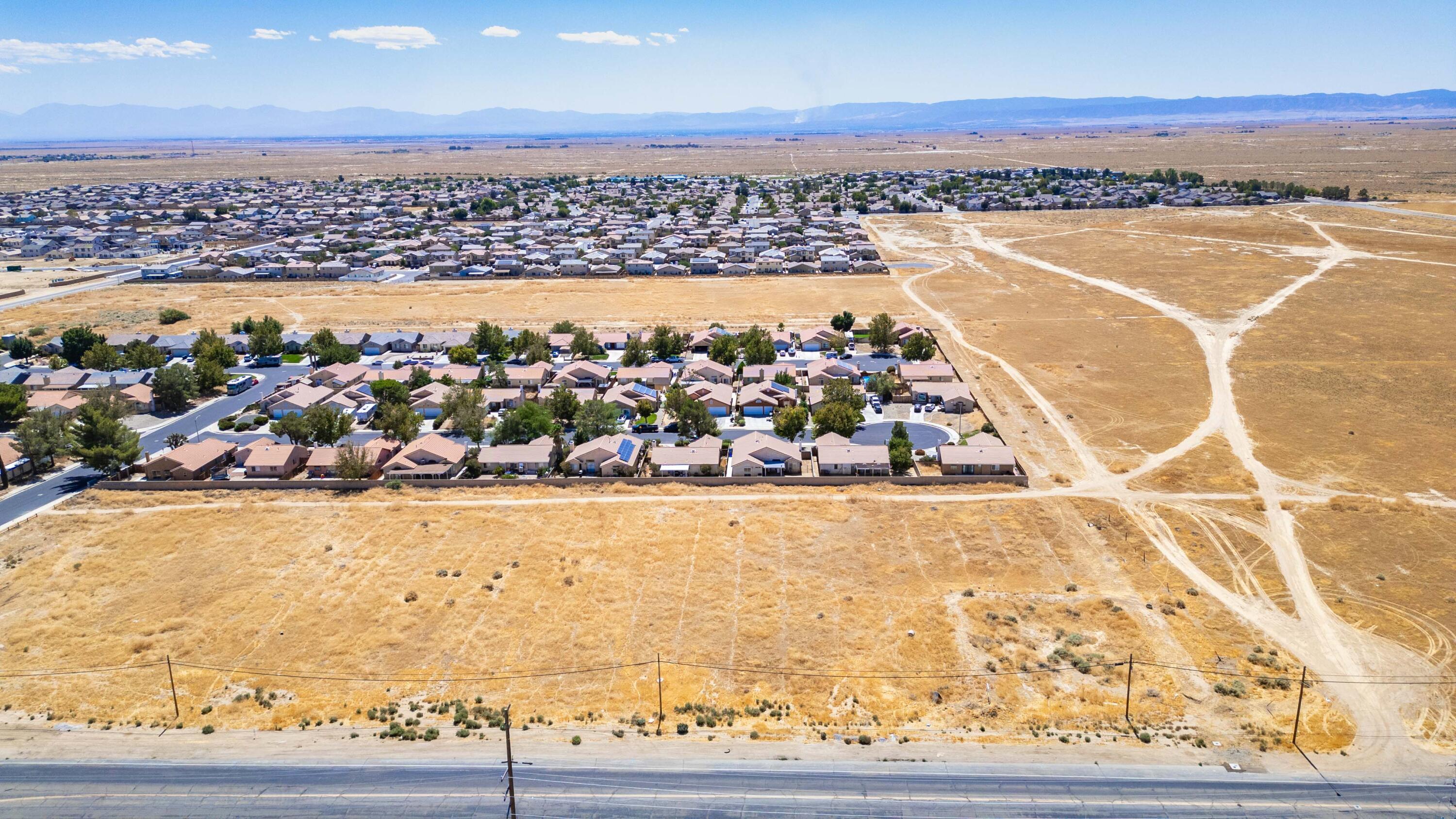W Rosamond Boulevard Property Photo 2