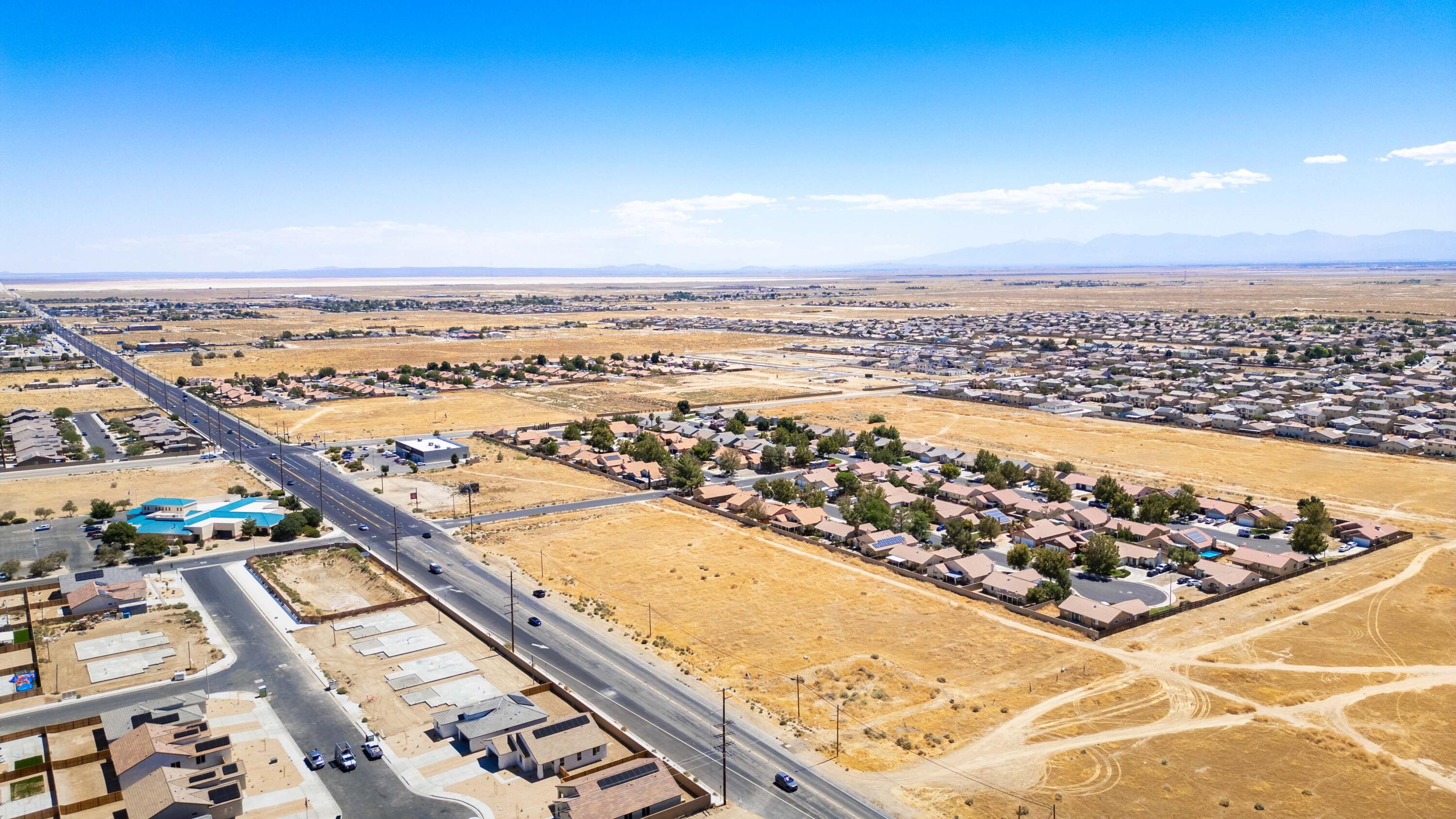 W Rosamond Boulevard Property Photo 4