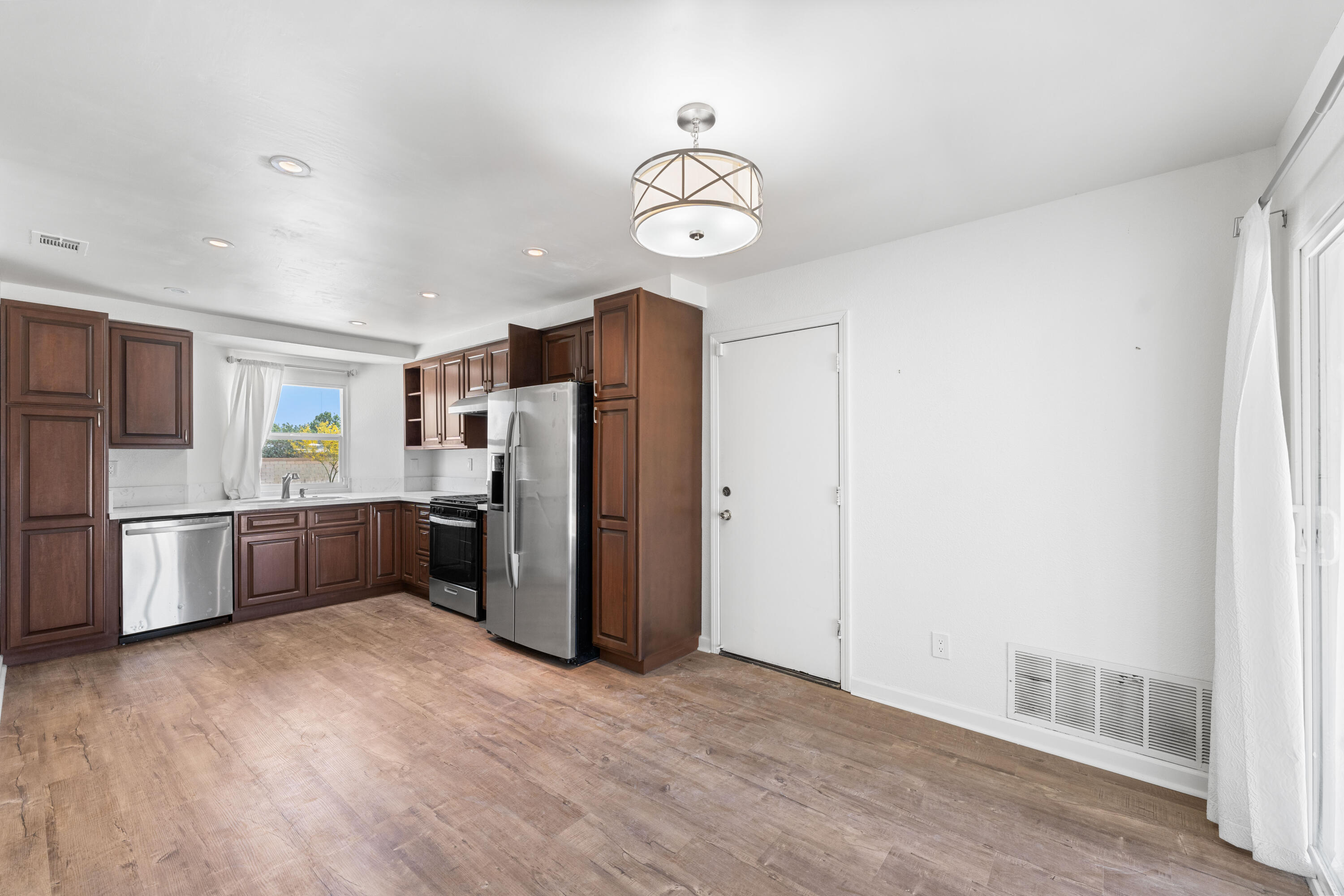 2309 Thistle Street Property Photo 5