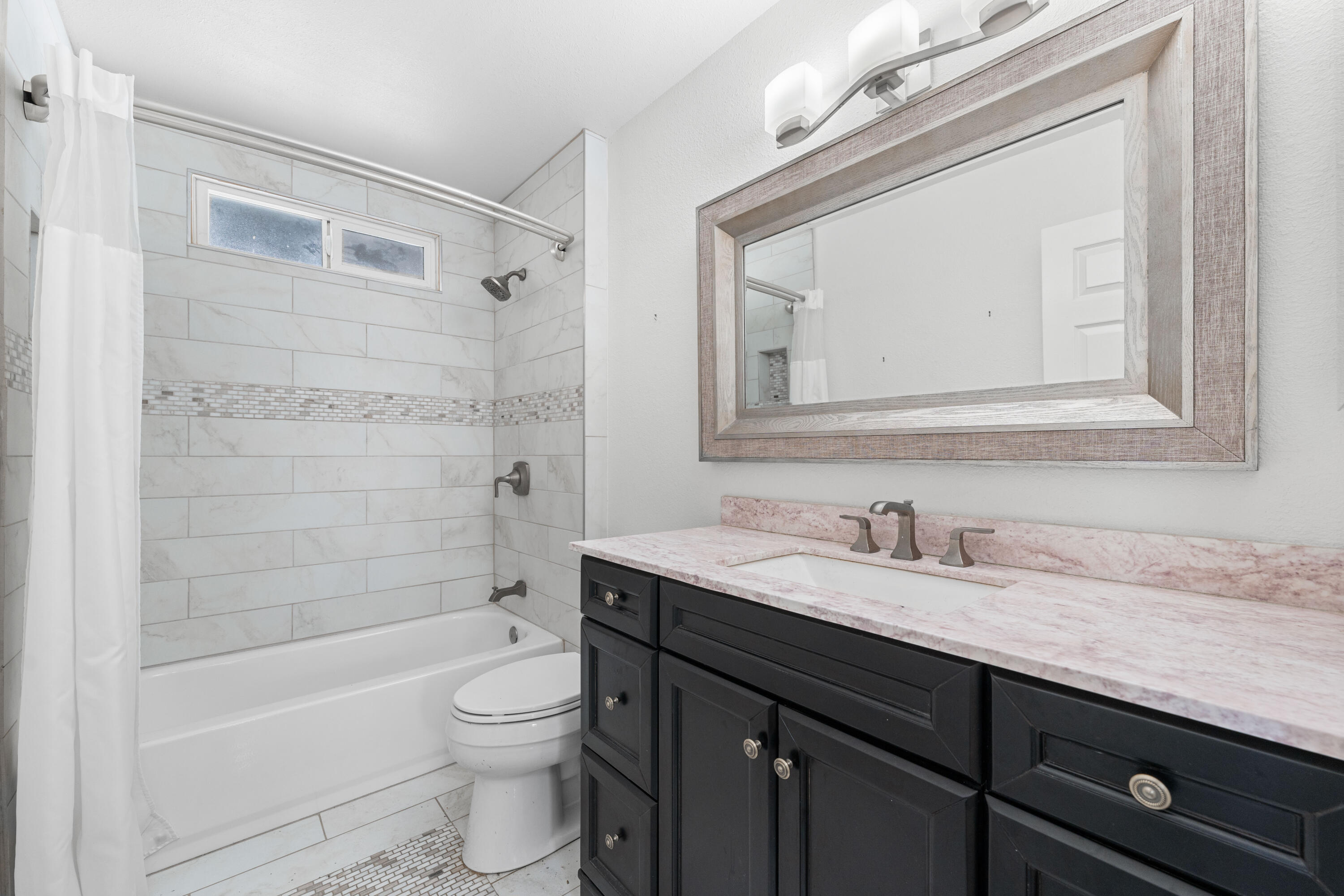 2309 Thistle Street Property Photo 10