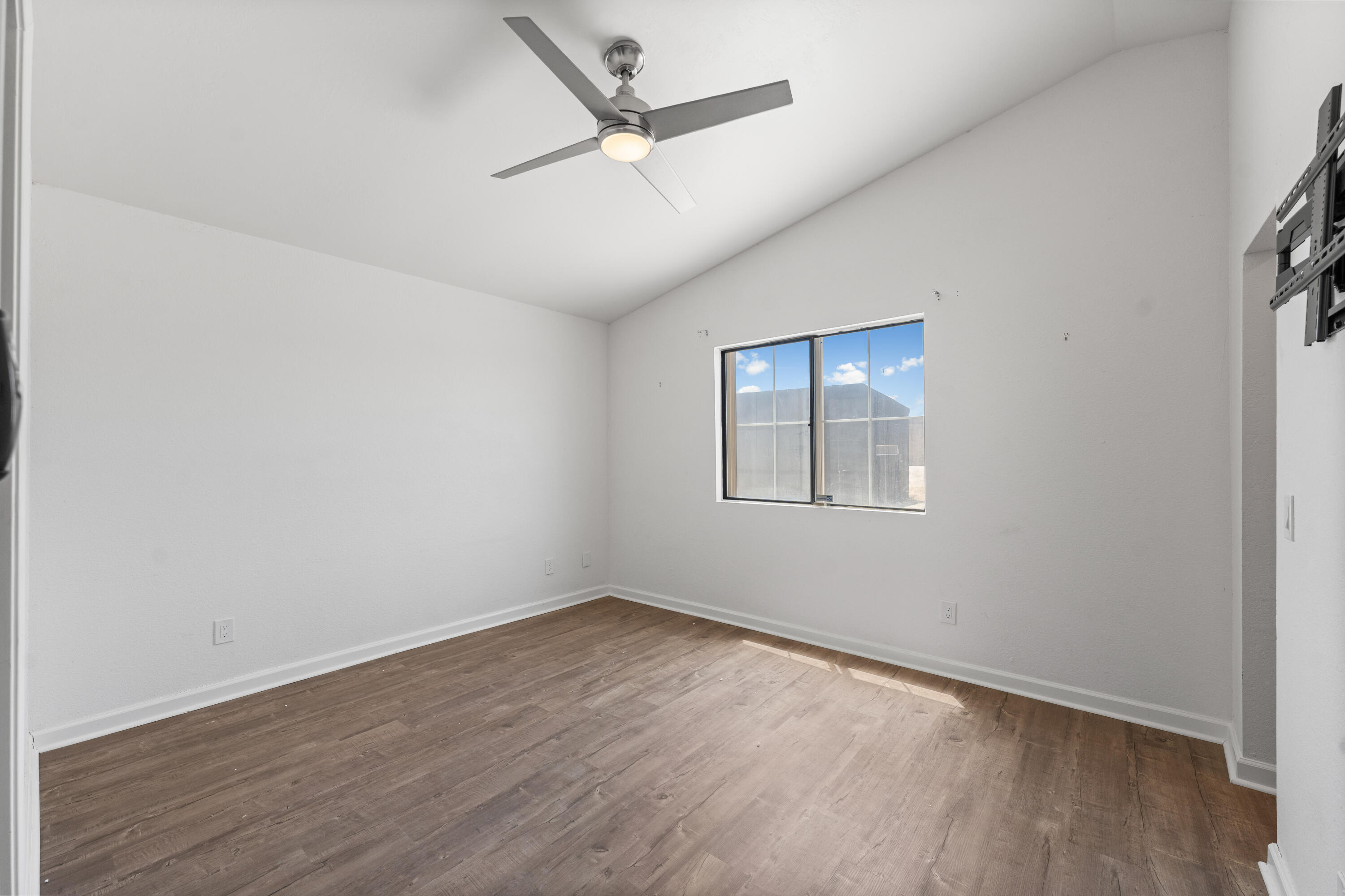 2309 Thistle Street Property Photo 11