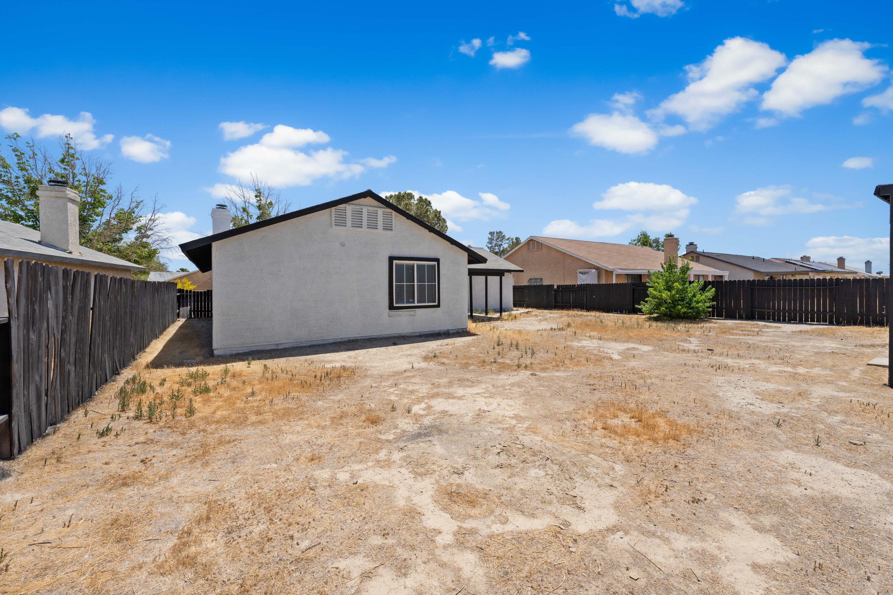 2309 Thistle Street Property Photo 16