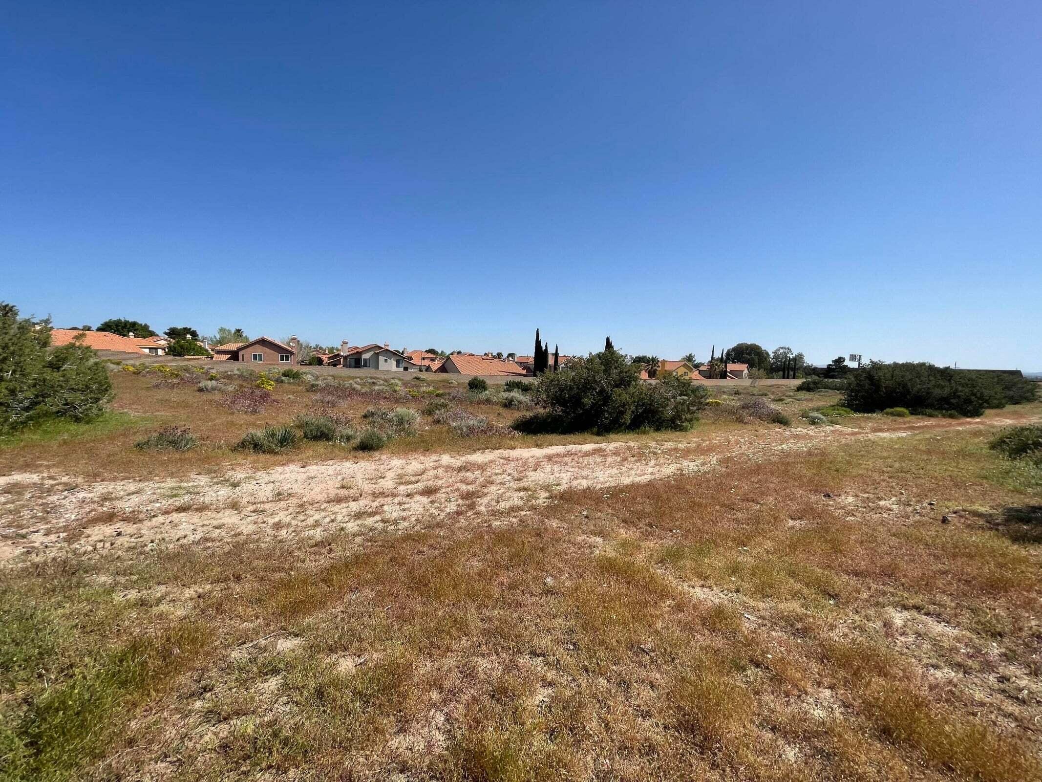 Av Freeway And Rayburn Property Photo 8