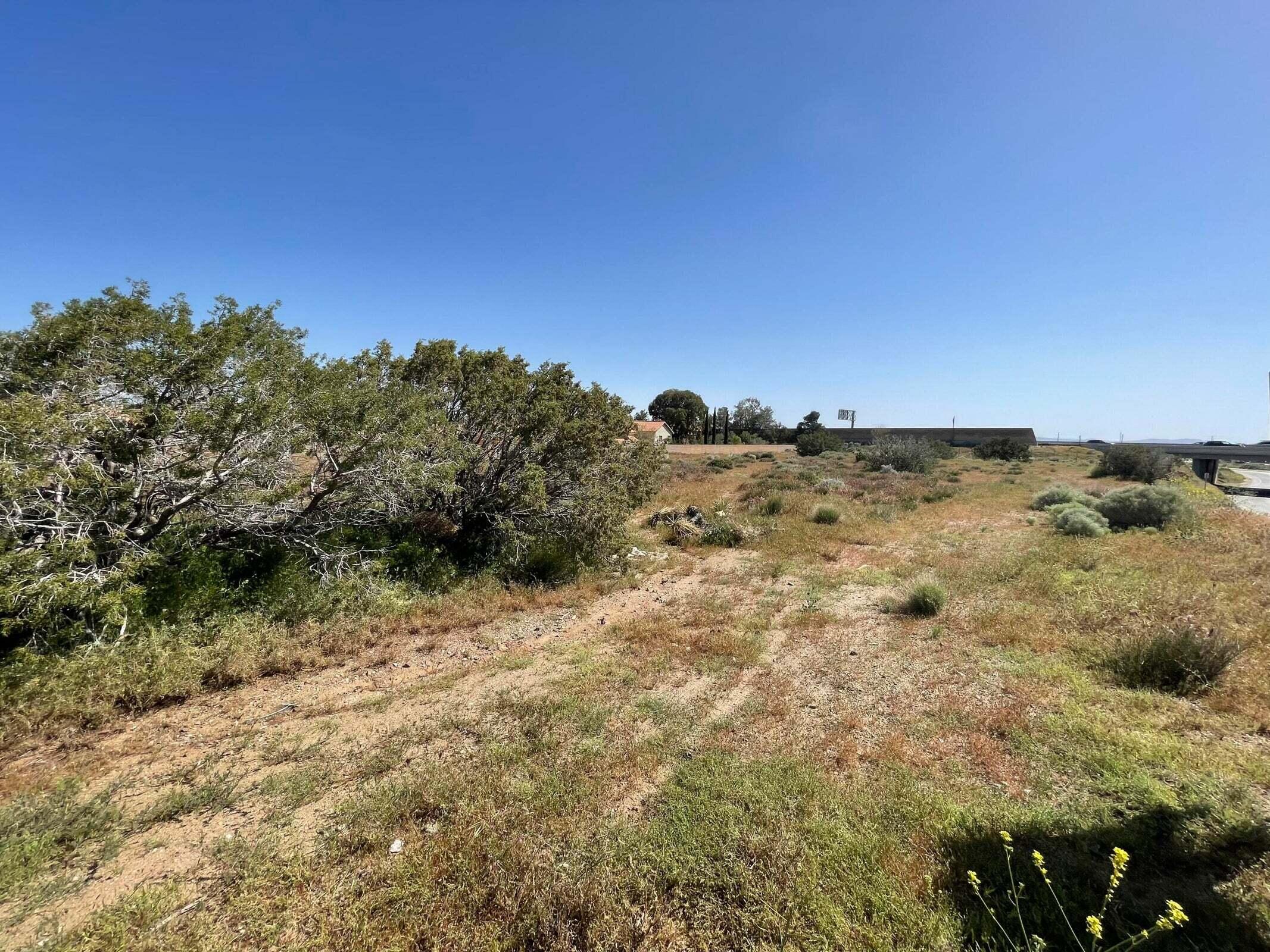 Av Freeway And Rayburn Property Photo 10