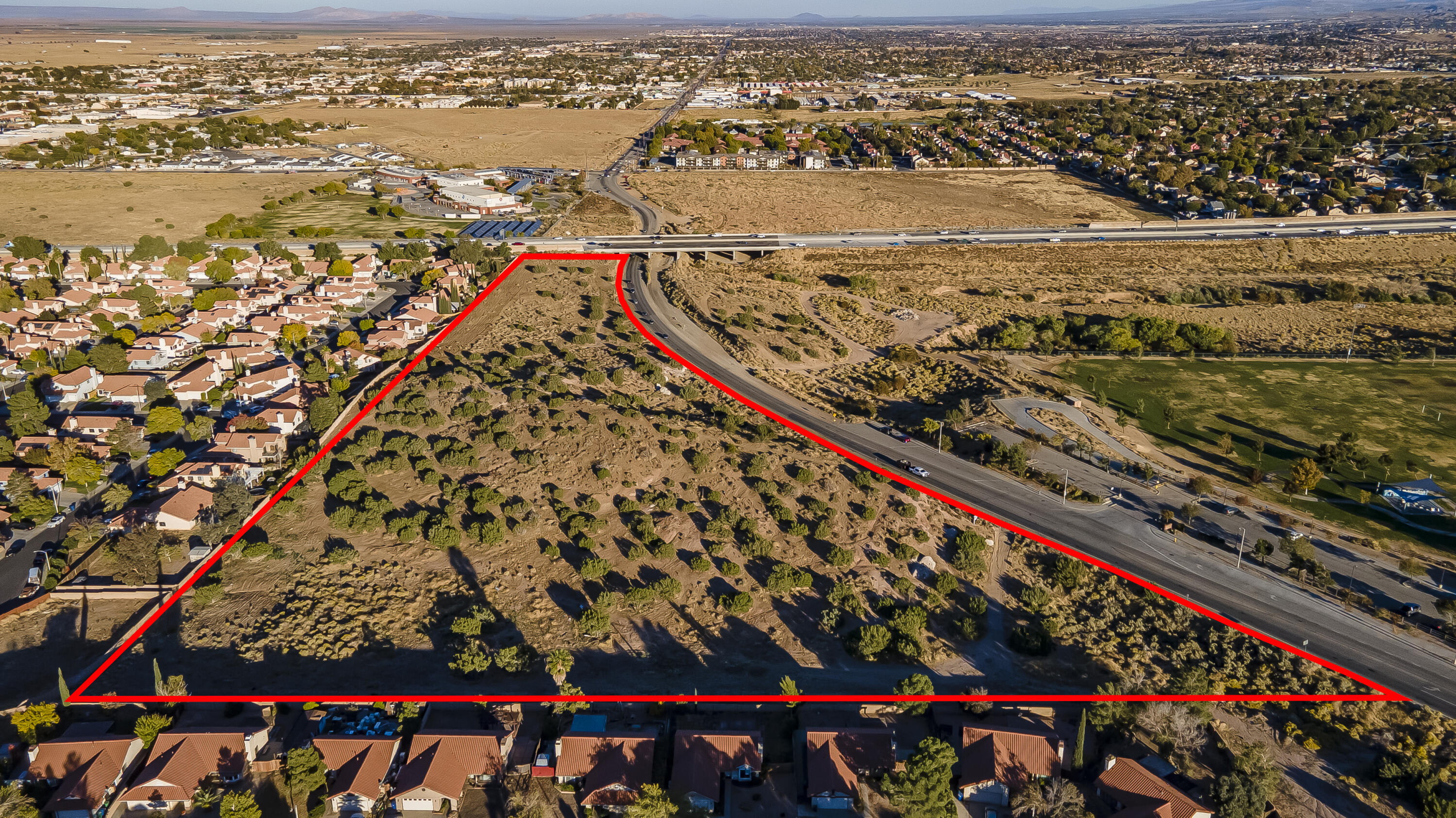Av Freeway And Rayburn Property Photo 15