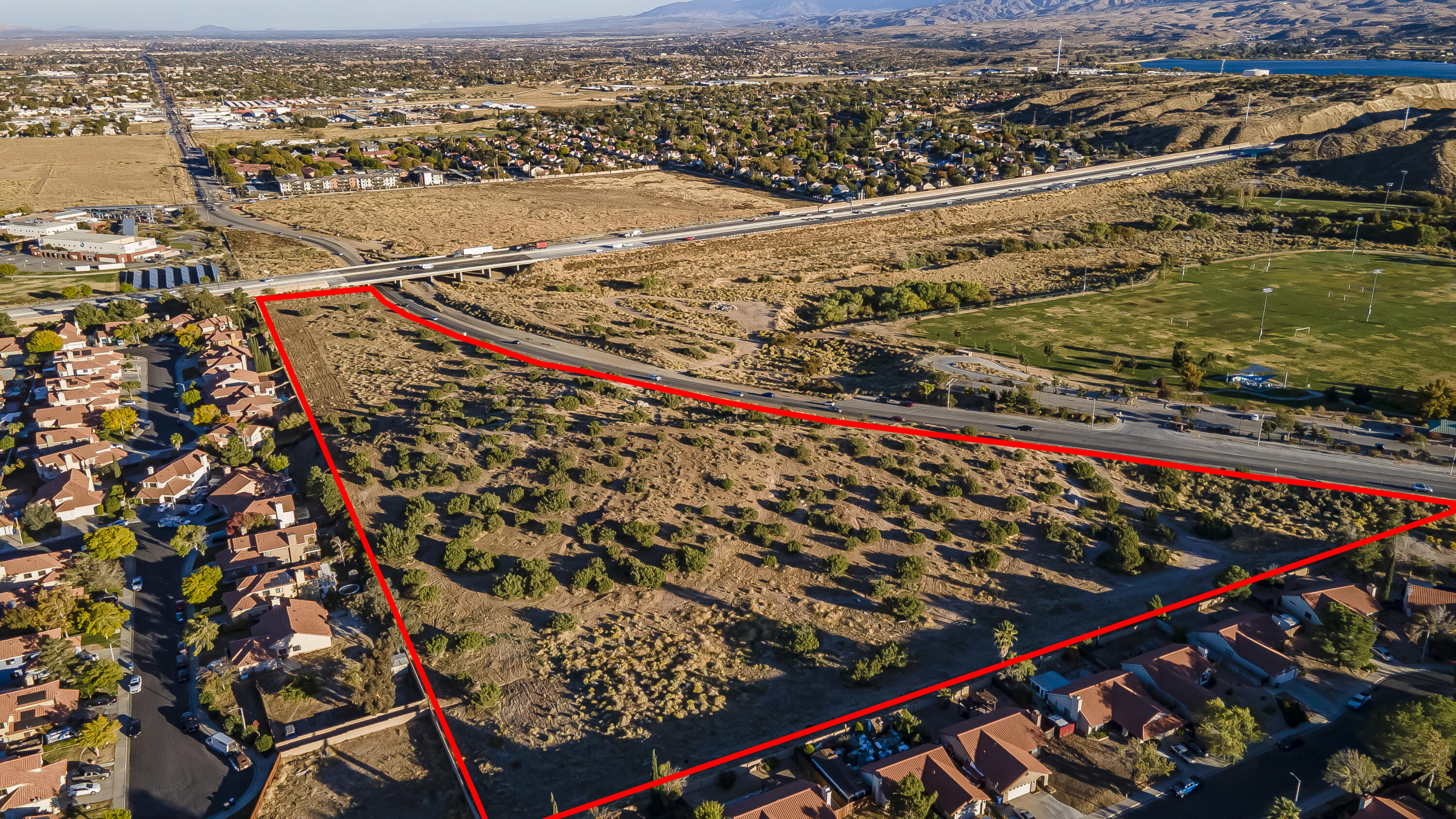 Av Freeway And Rayburn Property Photo 16