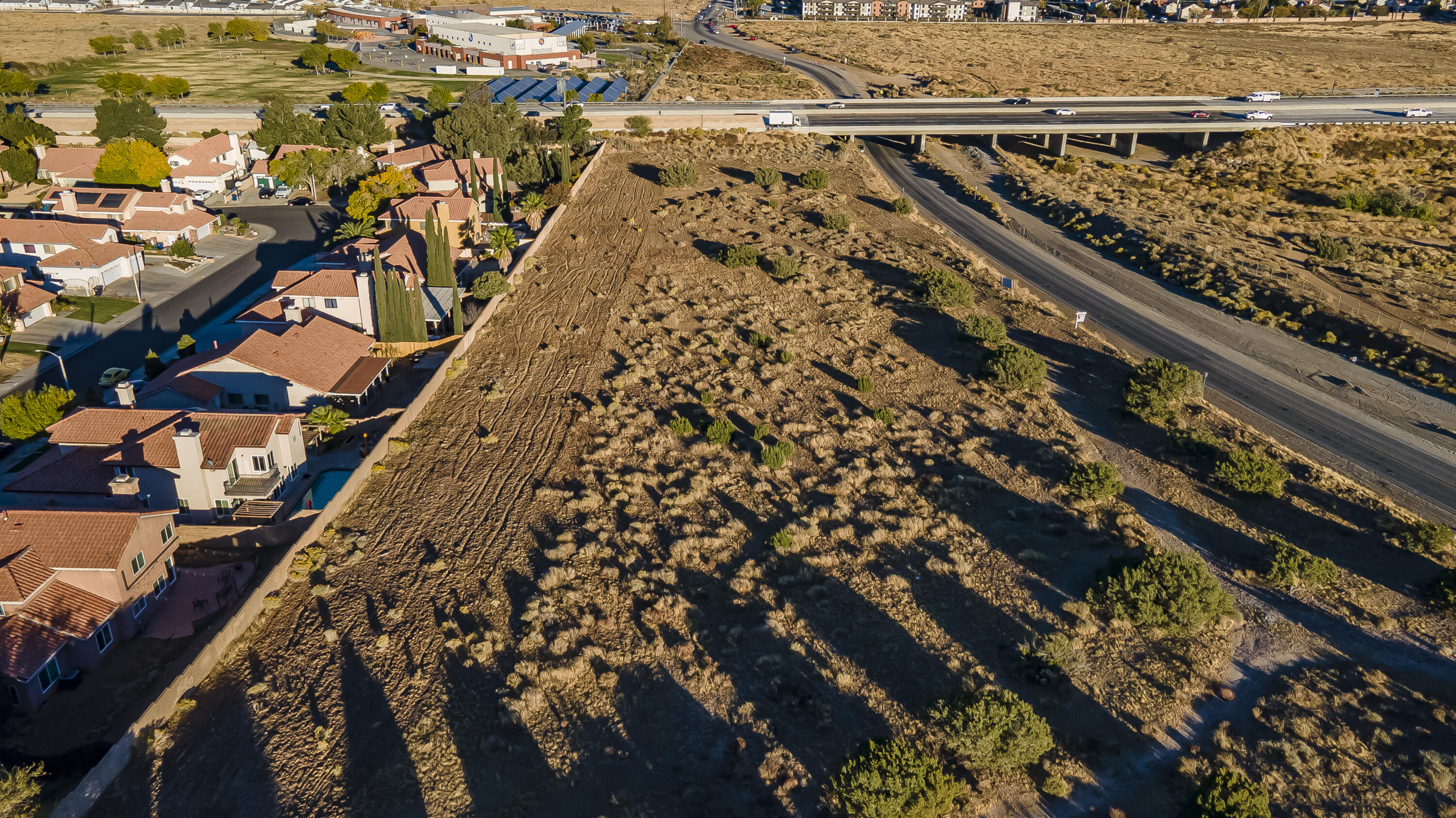Av Freeway And Rayburn Property Photo 22