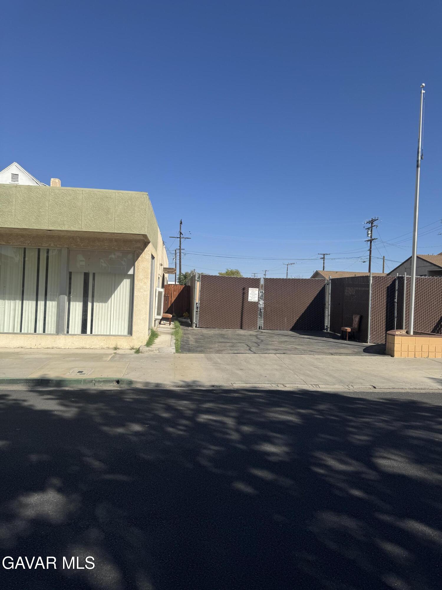 44814 Date Avenue Property Photo 4
