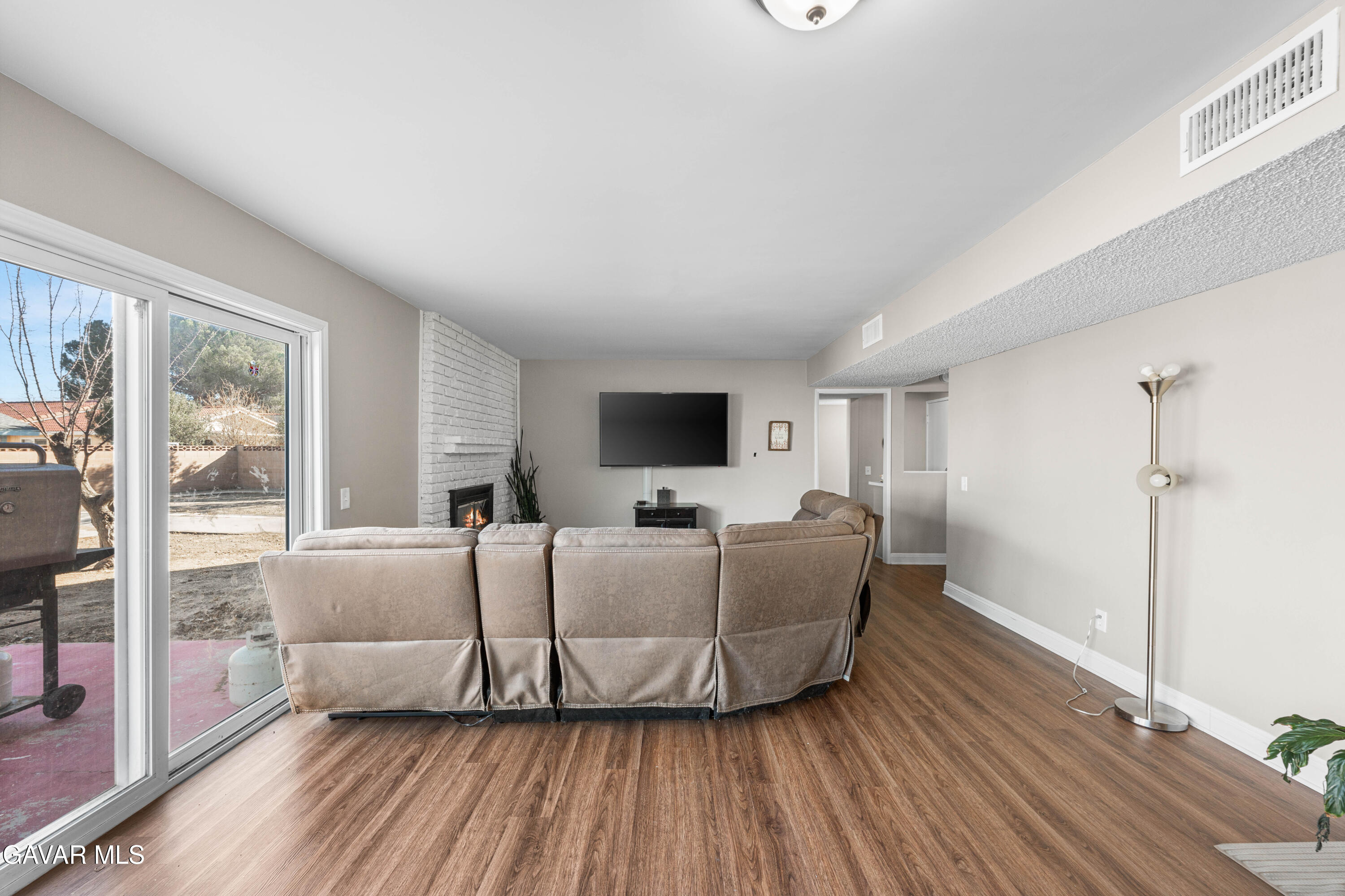 44028 Halcom Avenue Property Photo 11