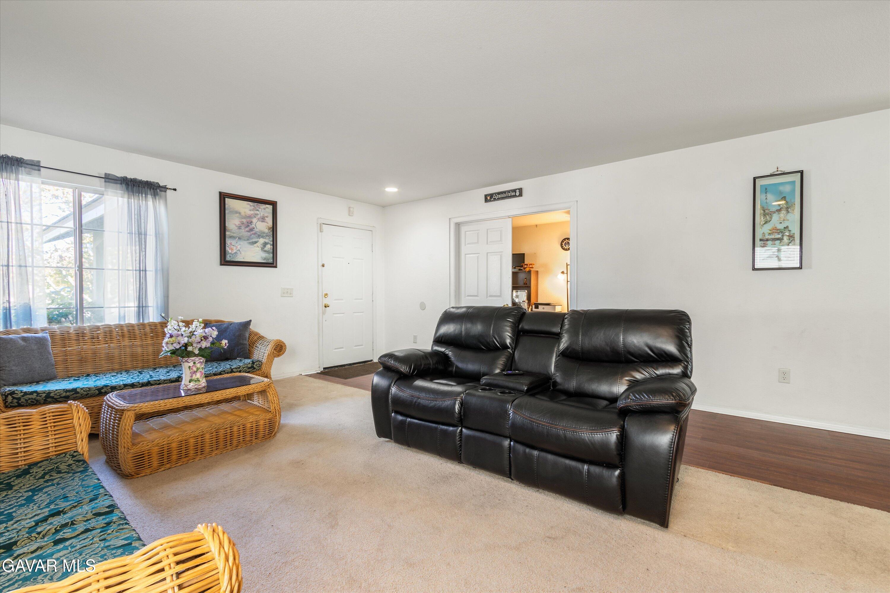 45445 Pickford Avenue Property Photo 7