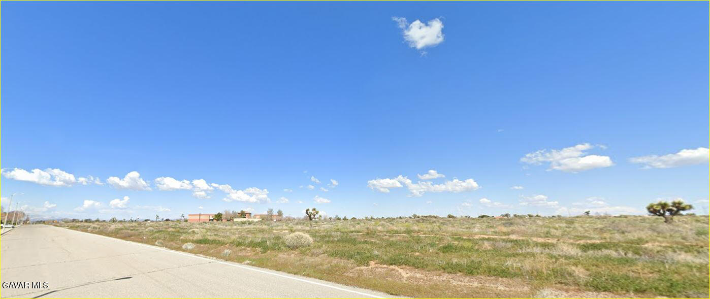 W 40th Street Property Photo 6