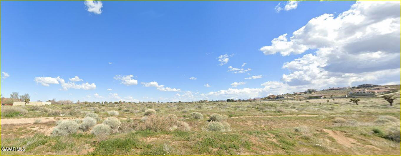 W 40th Street Property Photo 8
