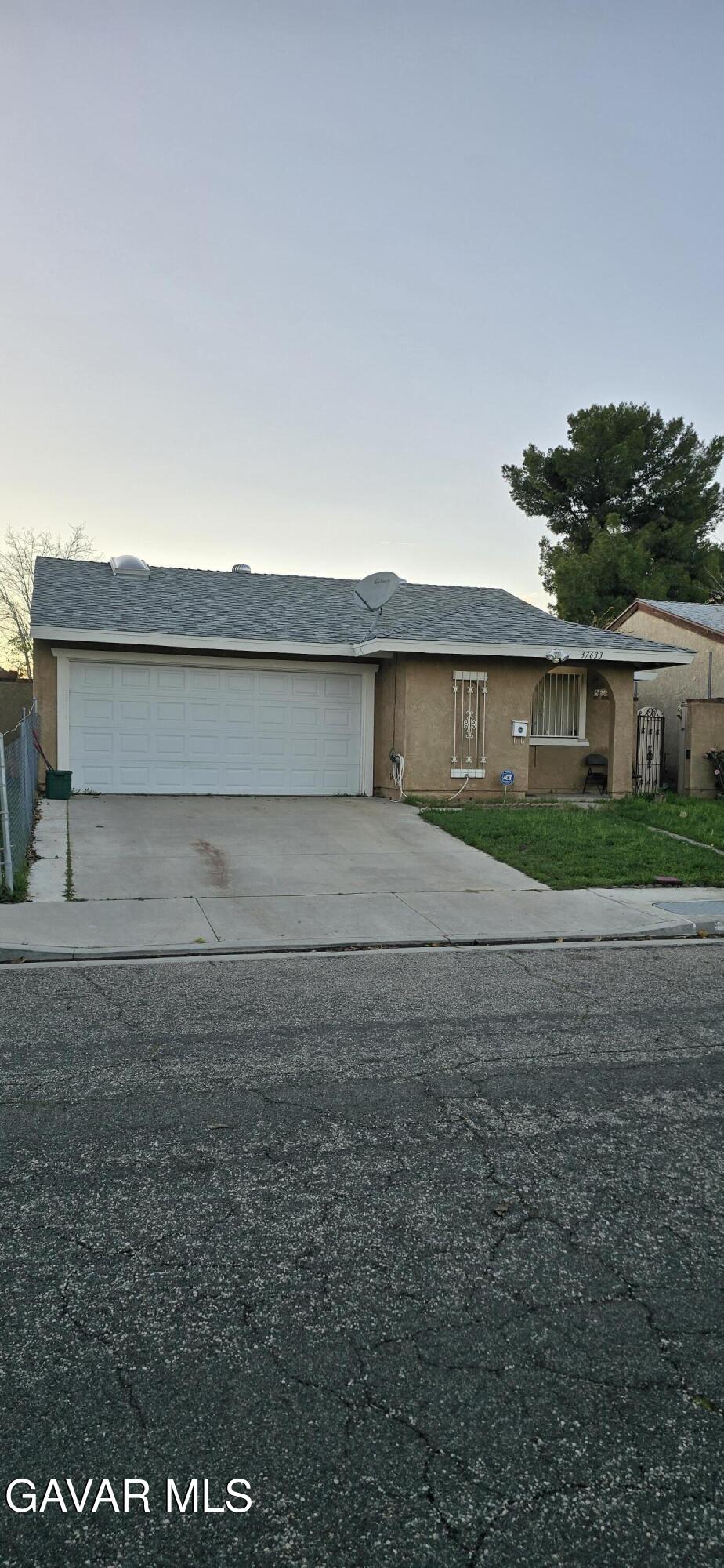 37633 E 29th Street Property Photo 1