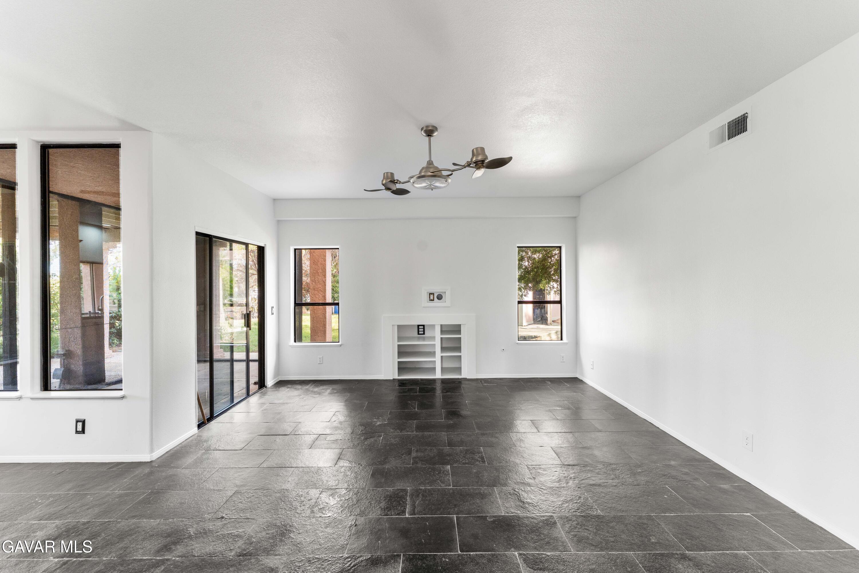 41820 Stratford Circle Property Photo 11