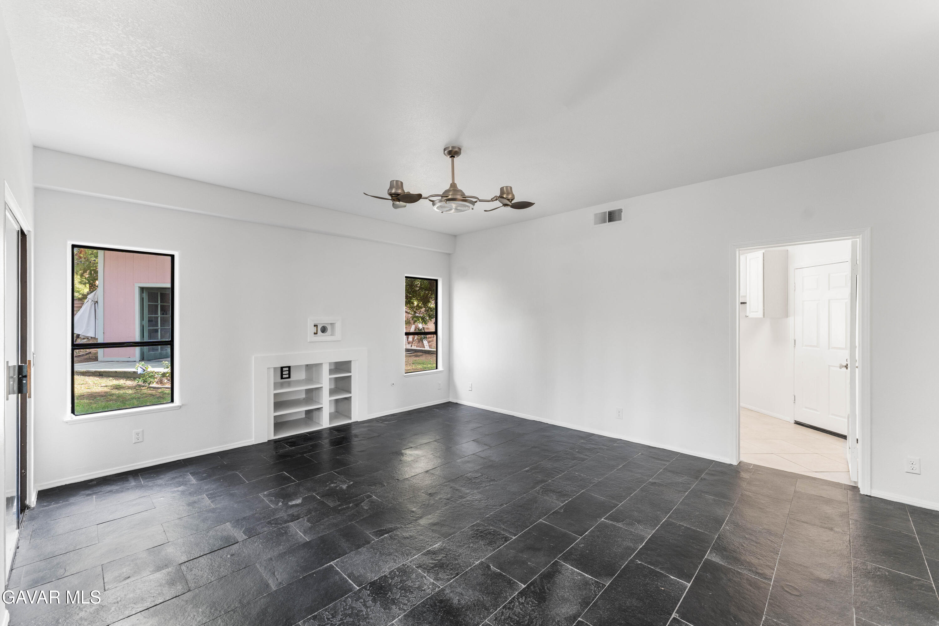 41820 Stratford Circle Property Photo 12