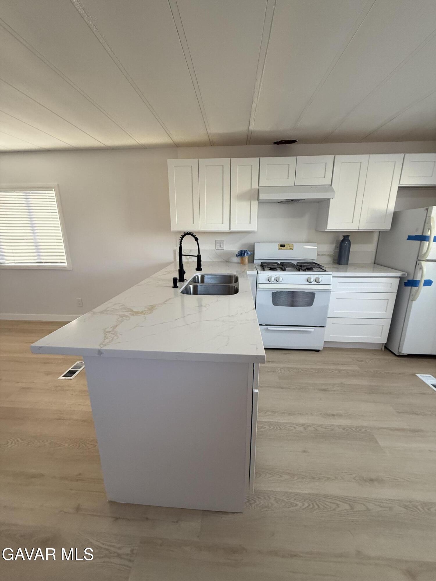 4209 W Rosamond Blvd, 75 Property Photo 4