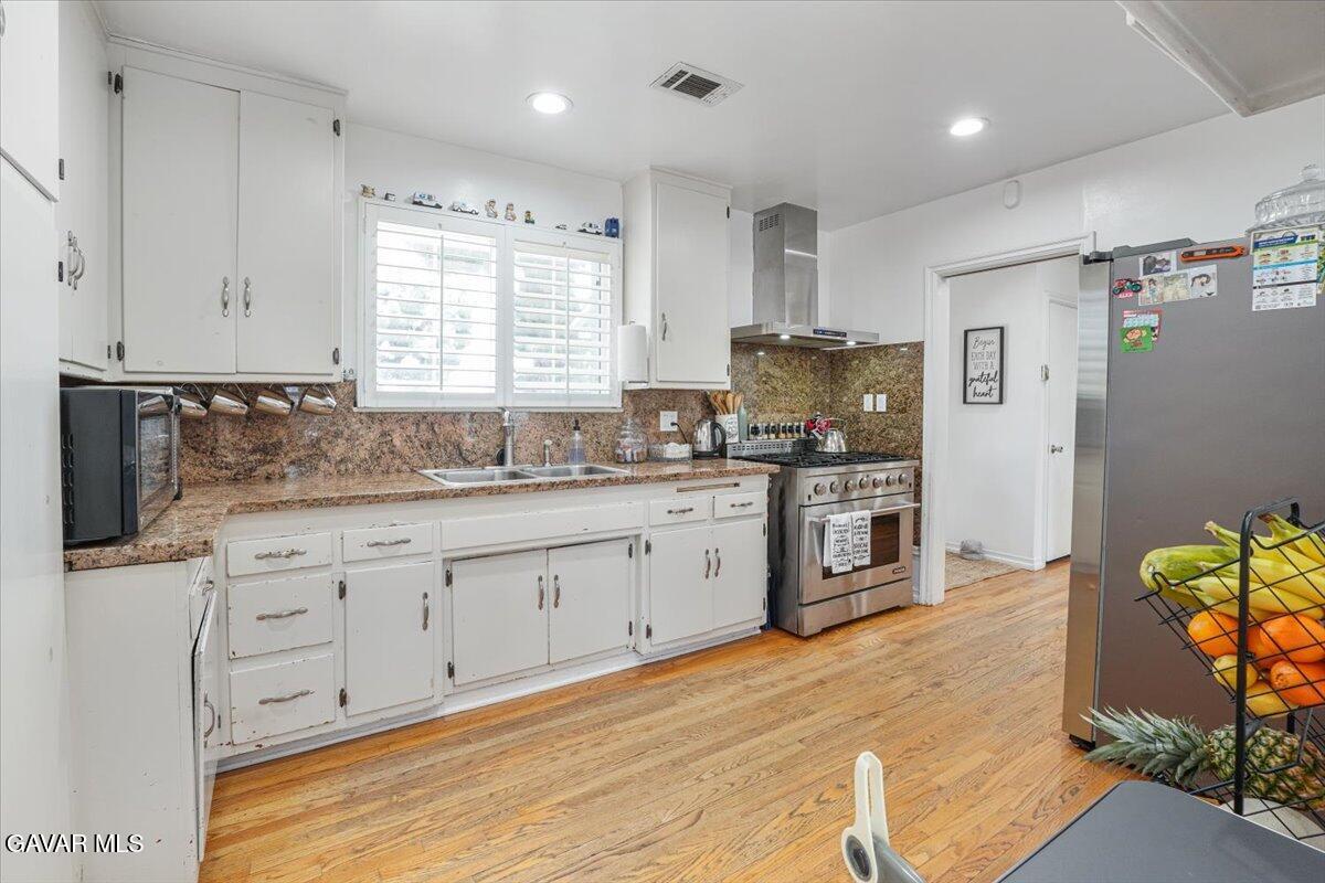 16038 Devonshire Street Property Photo 10