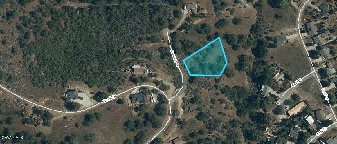 Lusanne Court Property Photo 2