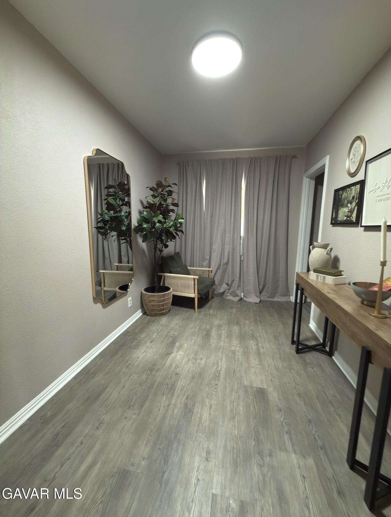 224 W W Lancaster Boulevard Property Photo 6