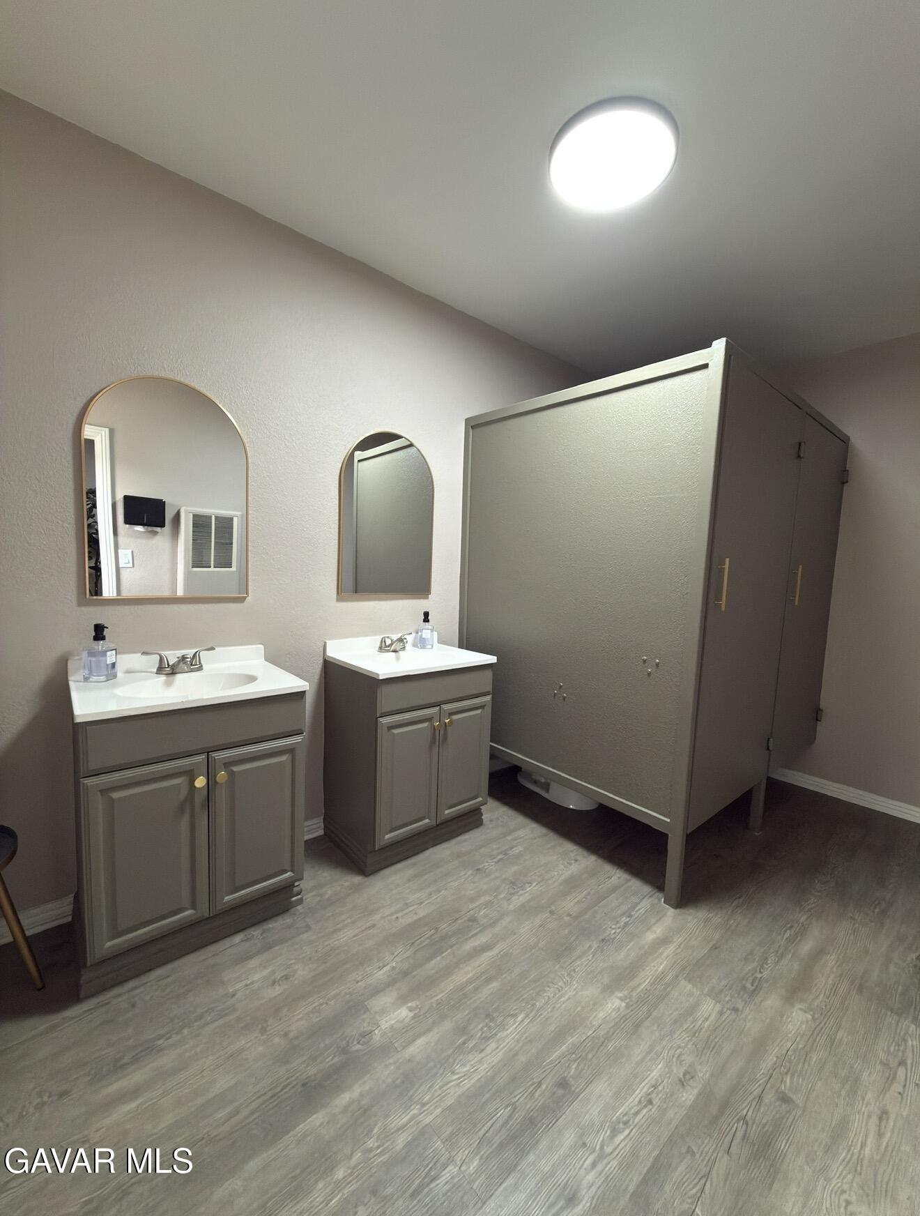 224 W W Lancaster Boulevard Property Photo 9