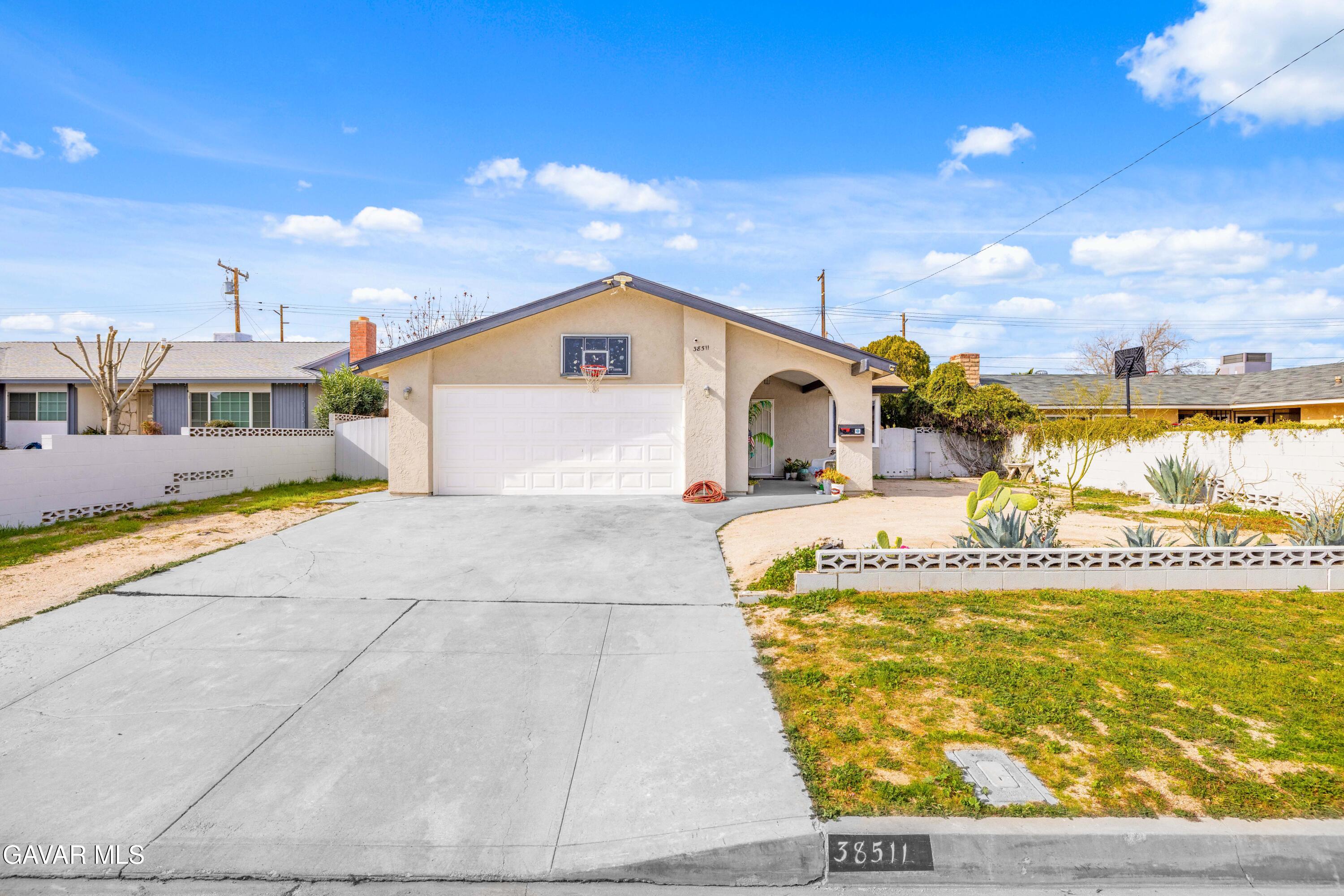 38511 Carolside Avenue Property Photo 1