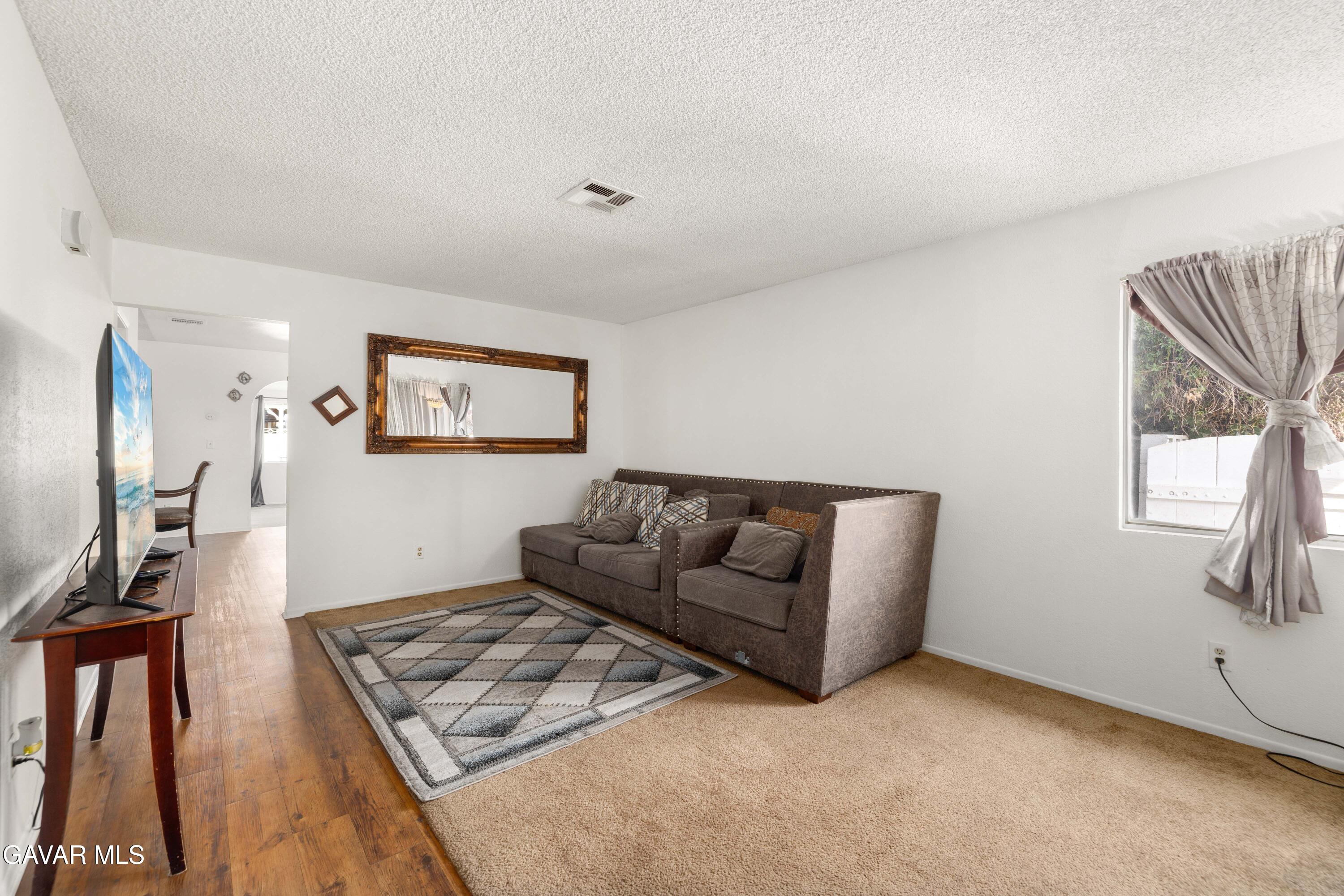38511 Carolside Avenue Property Photo 4